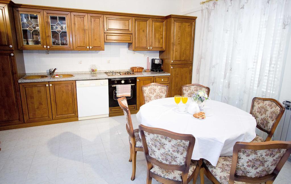 Apartment Pcelica Maja Podstrana Szoba fotó